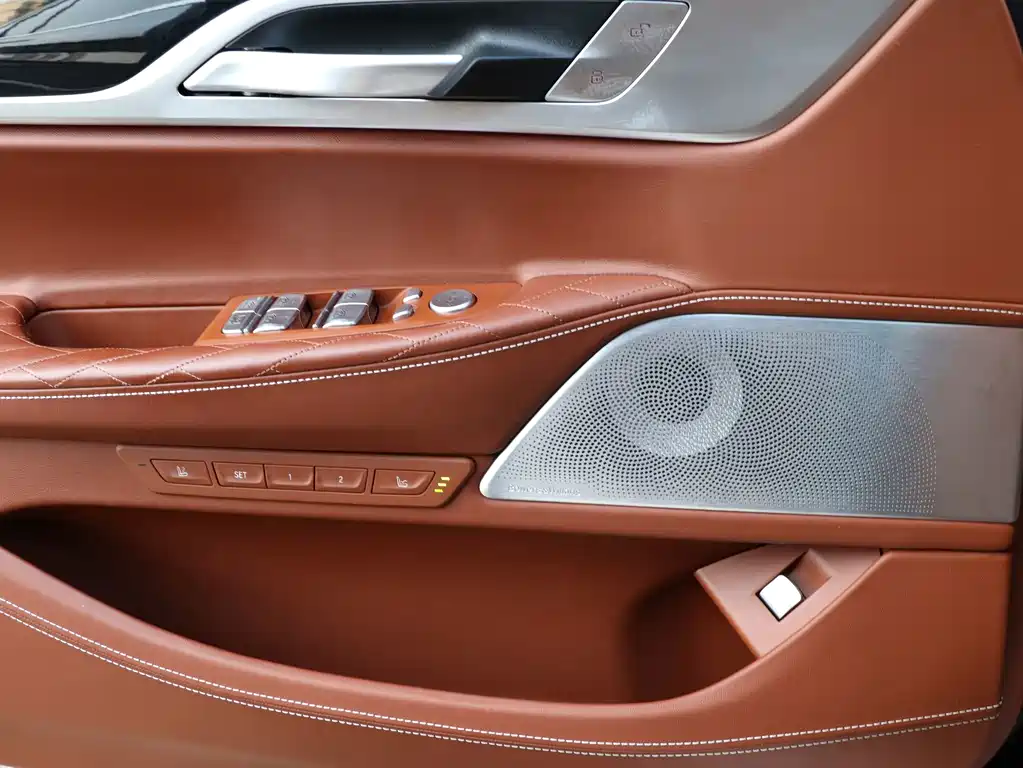 BMW 7 Series — миниатюра 16