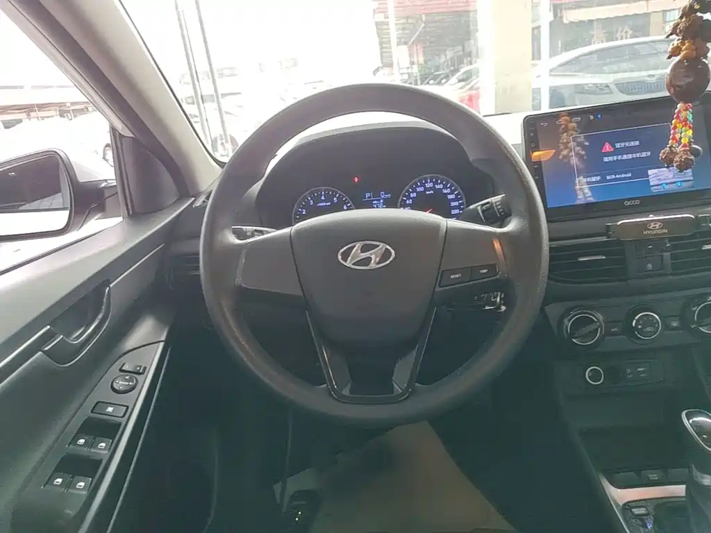 Hyundai Elantra — миниатюра 11