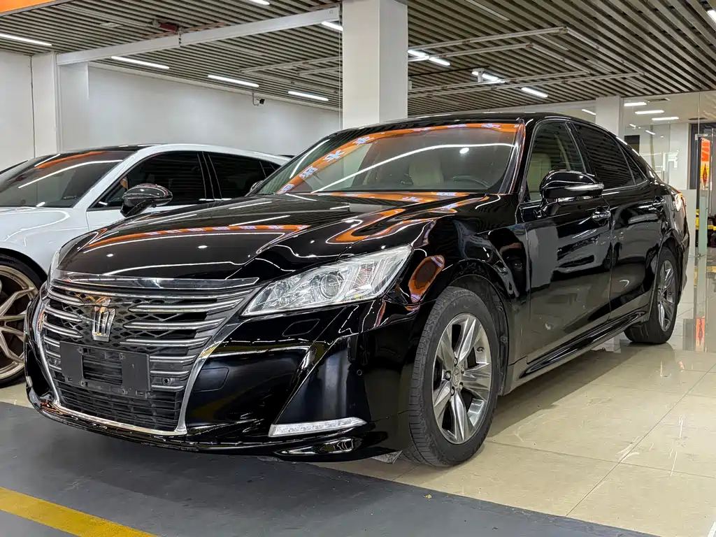 Купить Toyota Crown