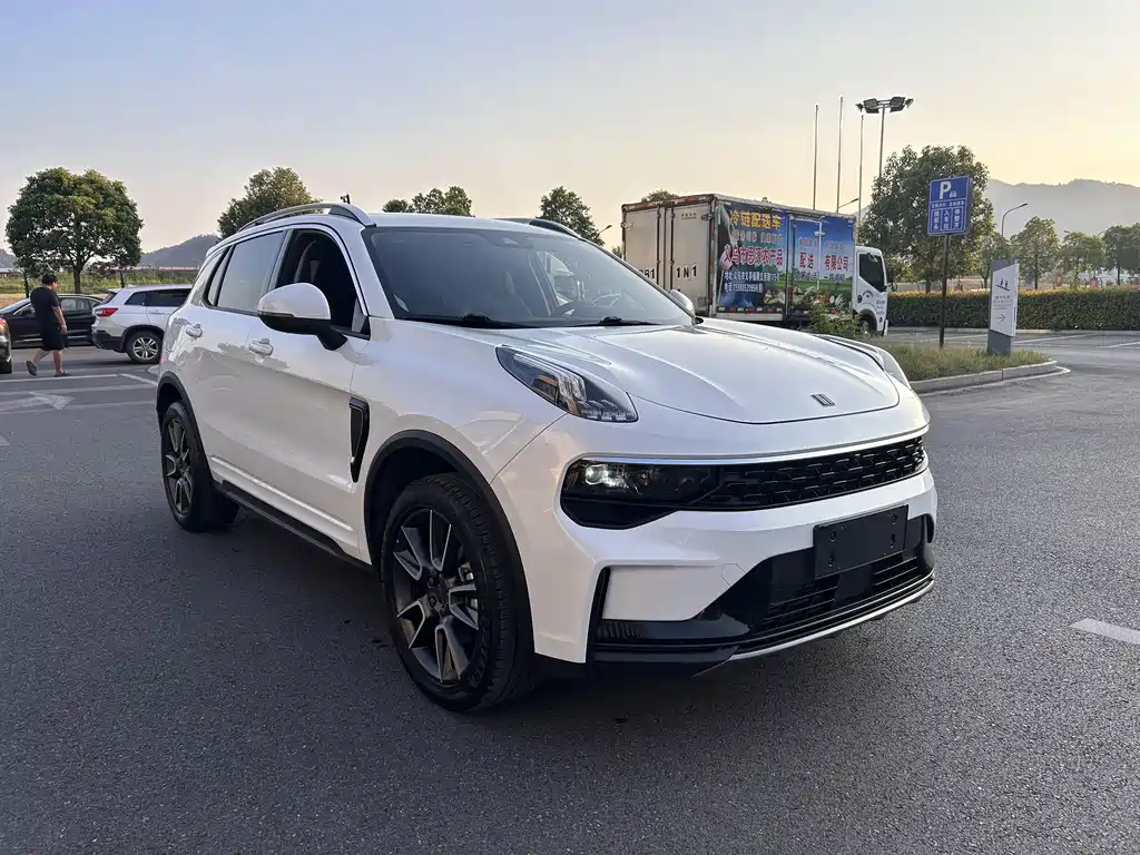 Lynk & Co 01 — миниатюра 3