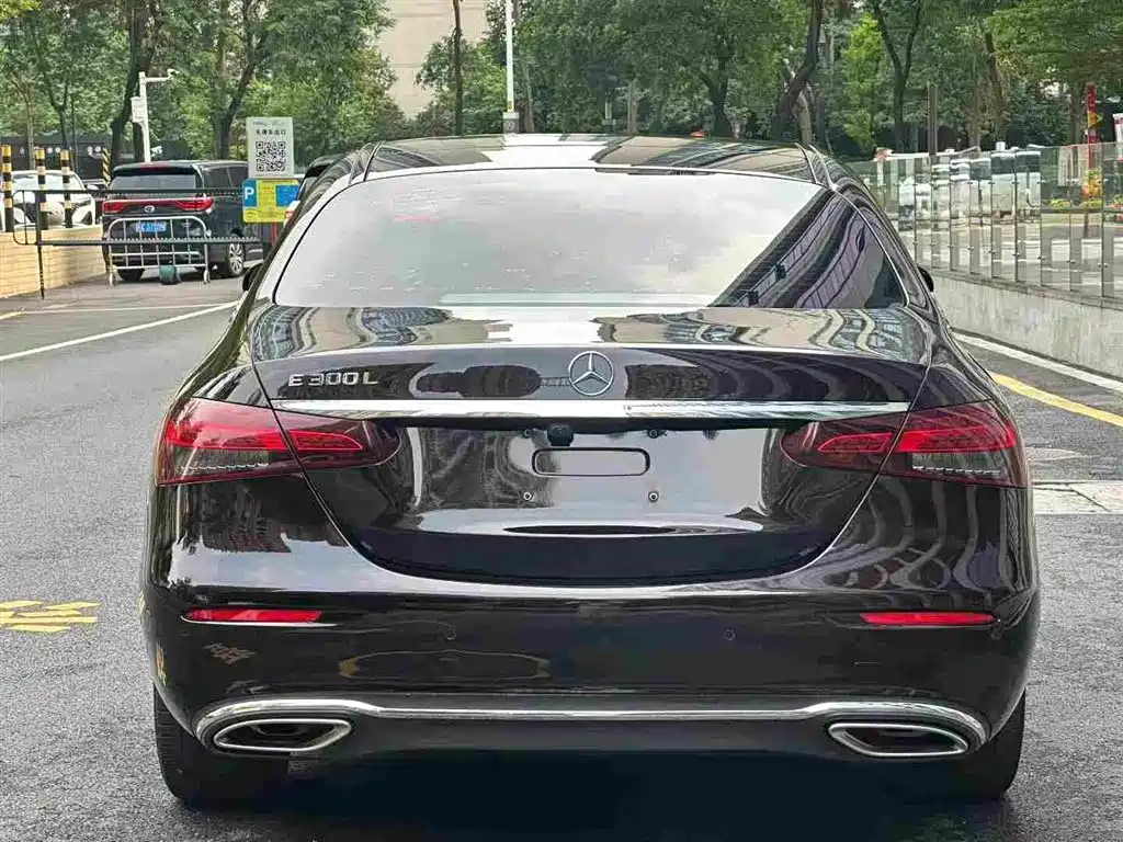 Mercedes-Benz E-Class — миниатюра 5