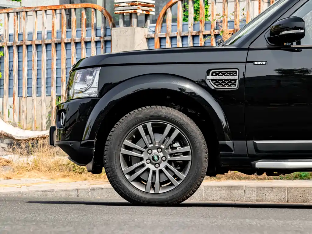 Land Rover Discovery — миниатюра 7