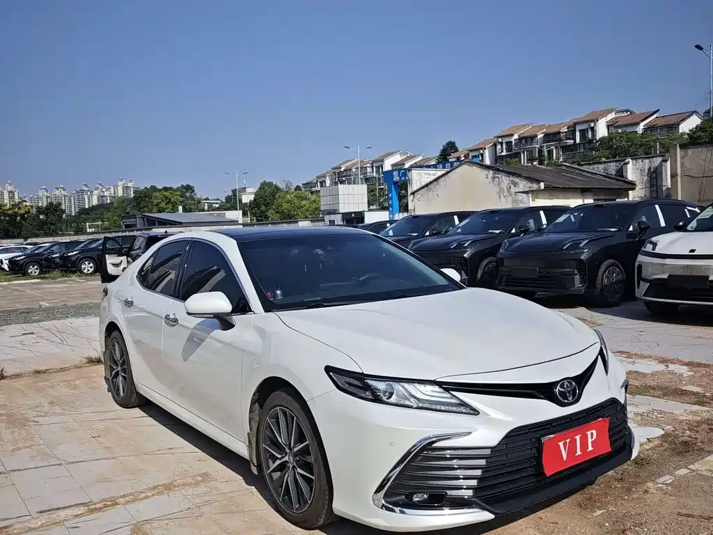 Toyota Camry — миниатюра 3