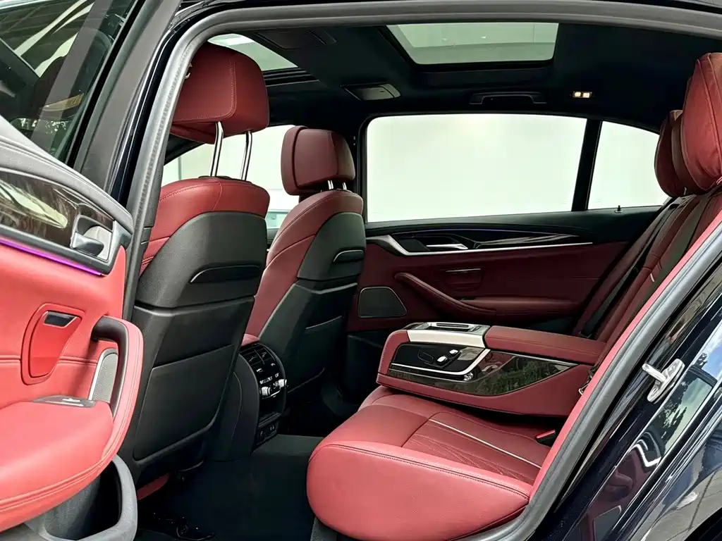 BMW 5 Series — миниатюра 4