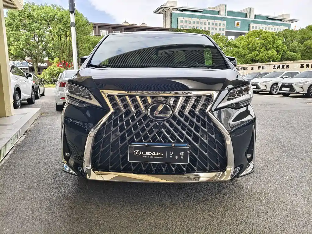 Lexus LM — миниатюра 2