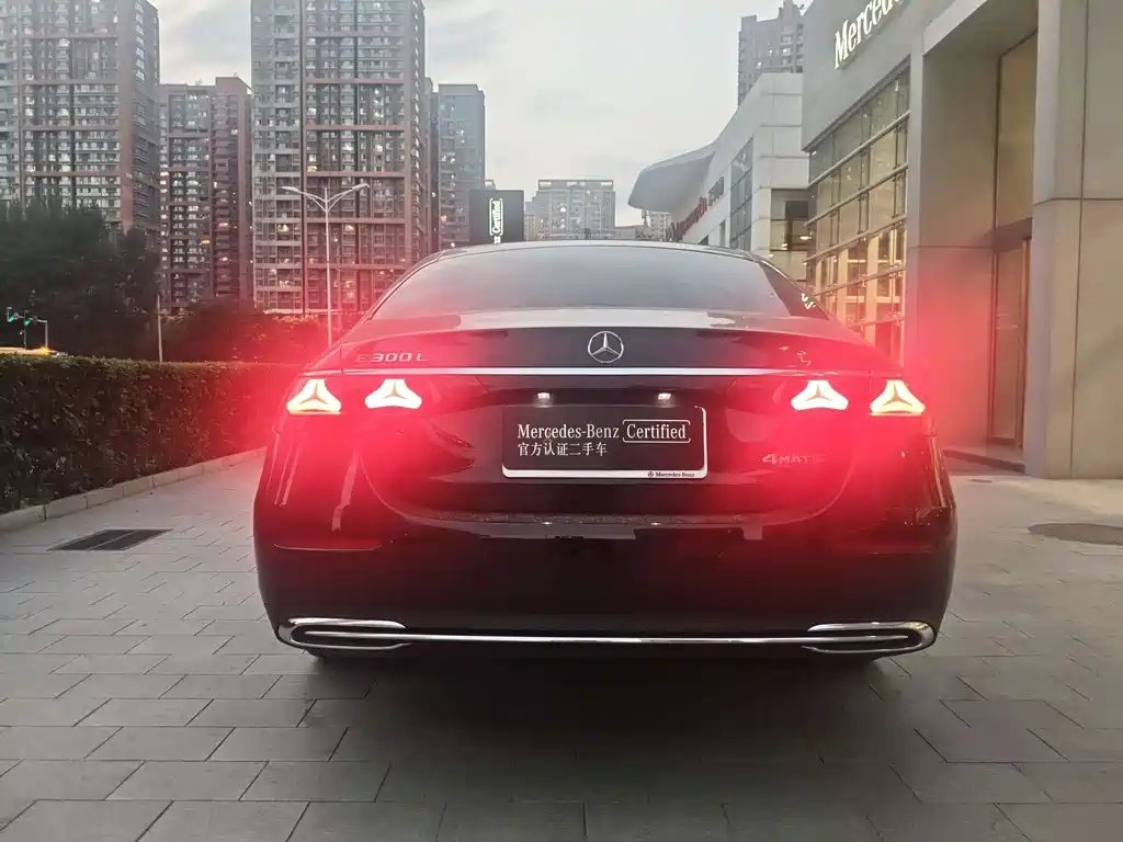 Mercedes-Benz E-Class — миниатюра 10