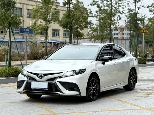 TOYOTA CAMRY