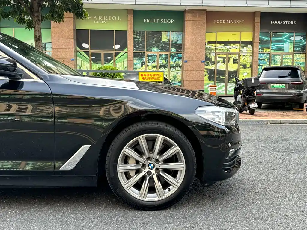 BMW 5 Series — миниатюра 6