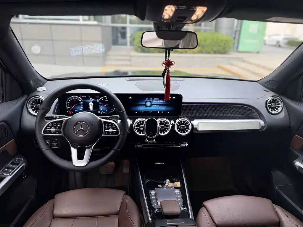 Mercedes-Benz GLB — миниатюра 11
