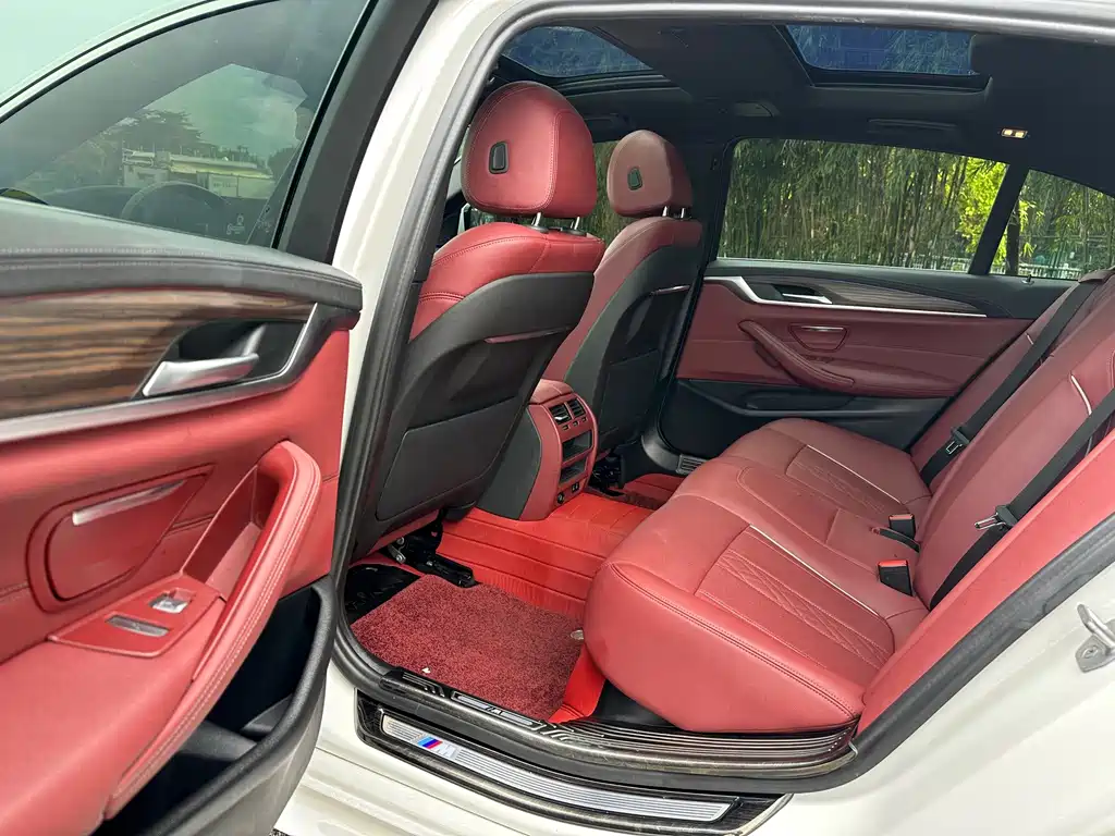 BMW 5 Series — миниатюра 12