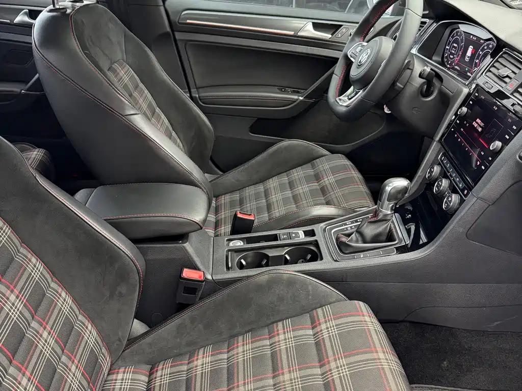 Volkswagen Golf GTI — миниатюра 11