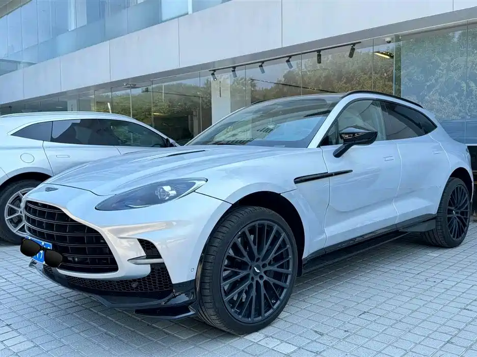 Aston Martin DBX 2024