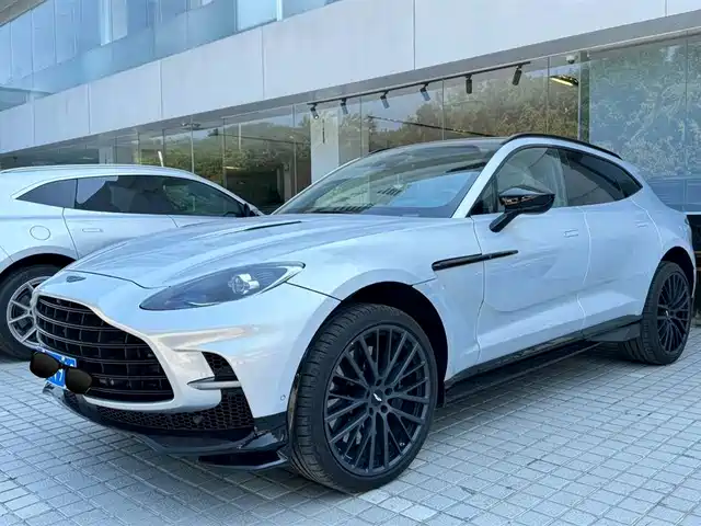Aston Martin DBX