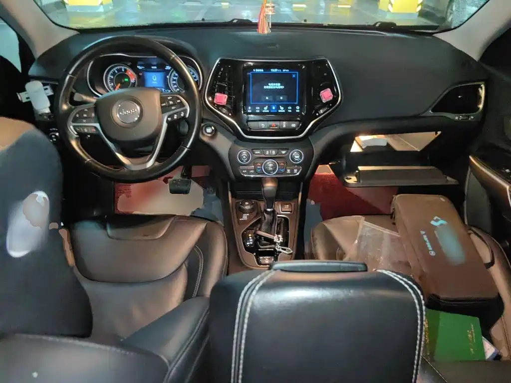 Jeep Cherokee — миниатюра 5