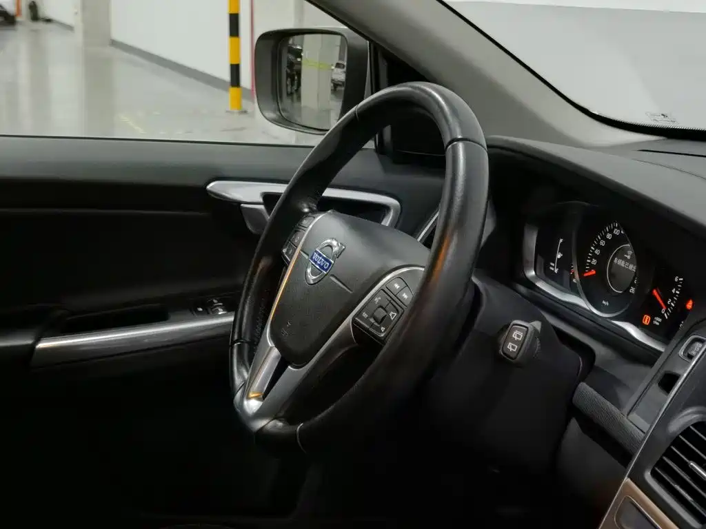 Volvo XC60 — миниатюра 22
