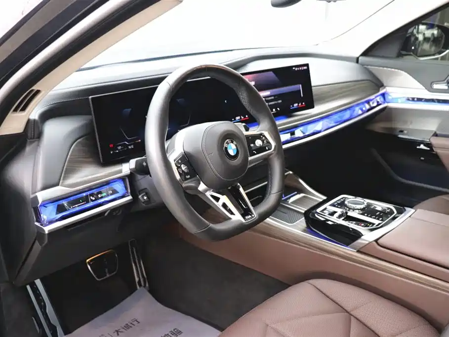 BMW 7 SERIES