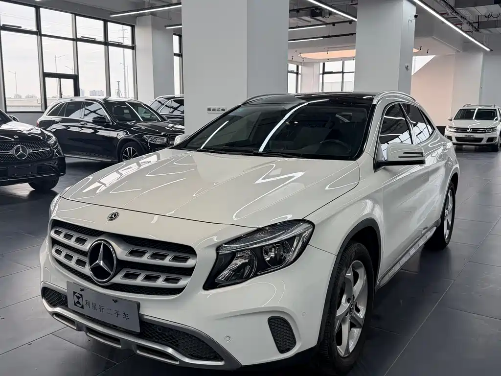 MERCEDES-BENZ GLA