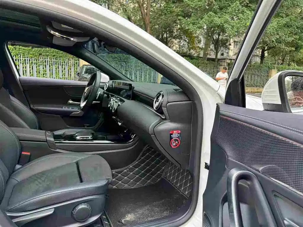 Mercedes-Benz A-Class — миниатюра 8