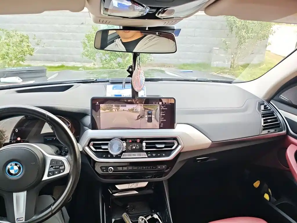 BMW iX3 — миниатюра 13