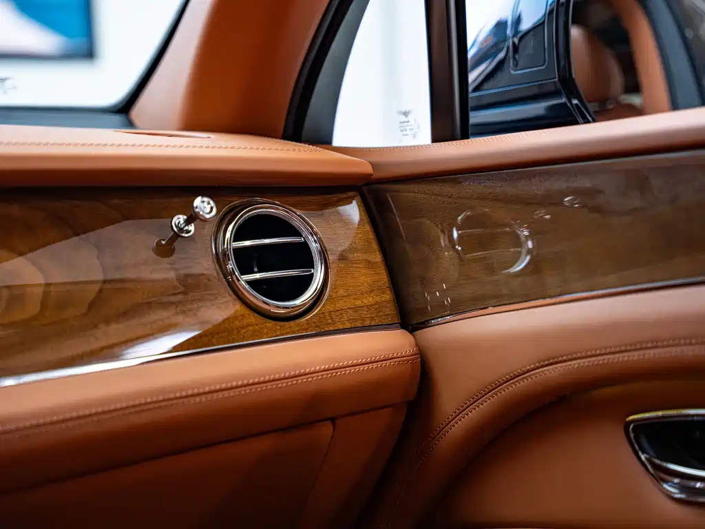 Bentley Bentayga — миниатюра 11
