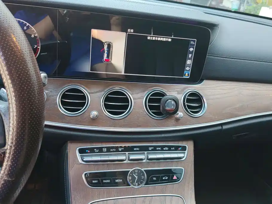 Mercedes-Benz E-Class — миниатюра 13