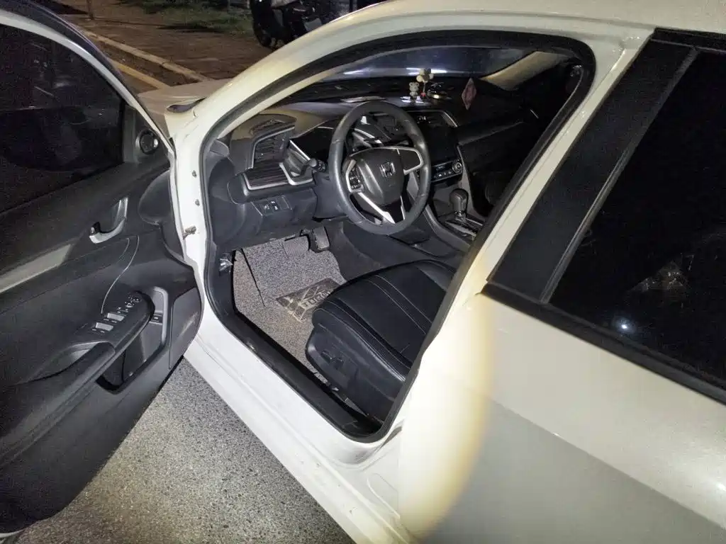 Honda Civic — миниатюра 12