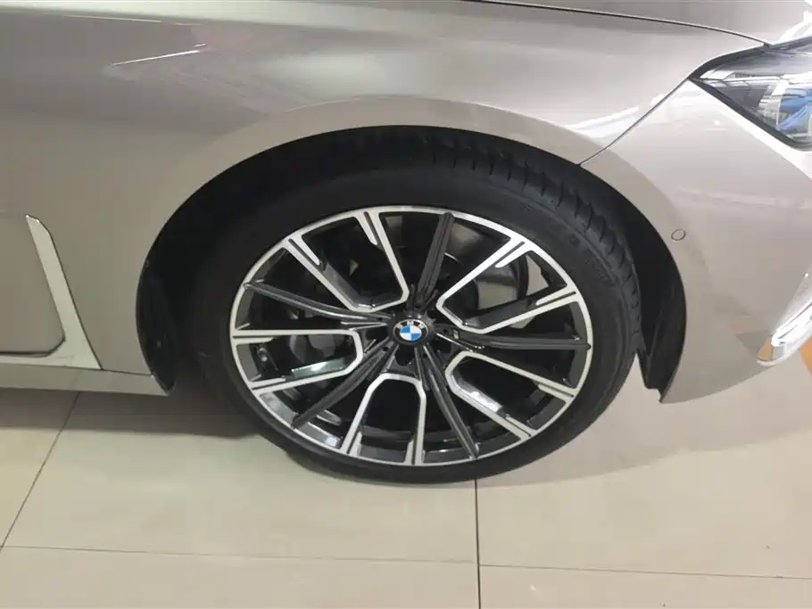 BMW 7 SERIES
