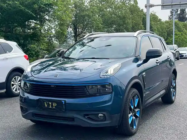 2019 Lynk & Co 01
