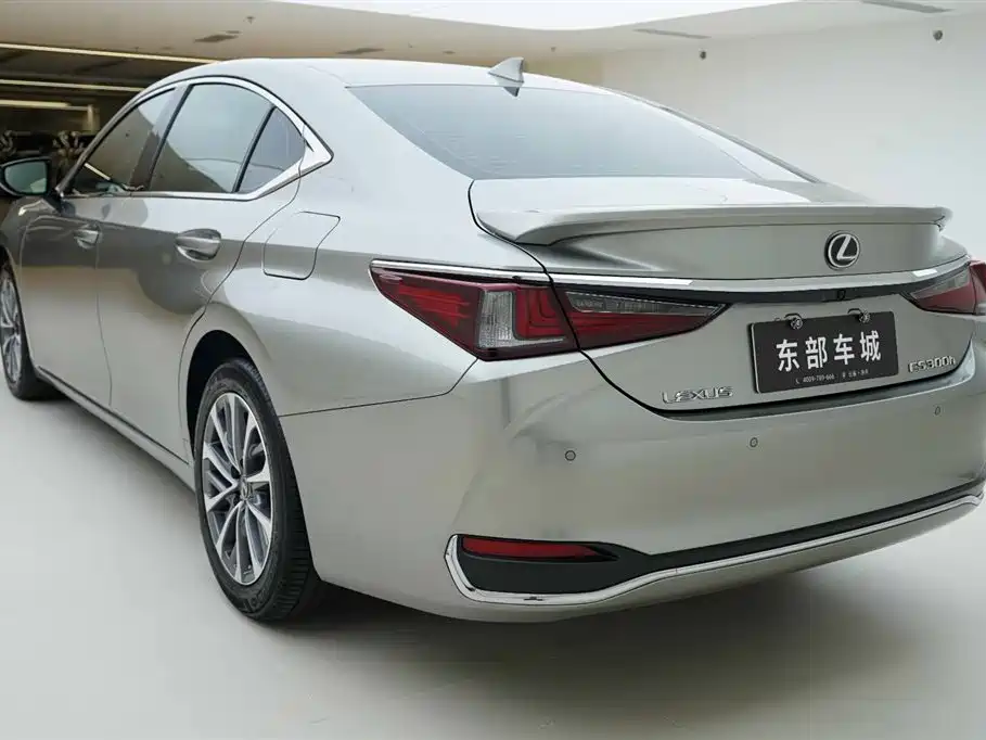 Lexus ES 2022 300h