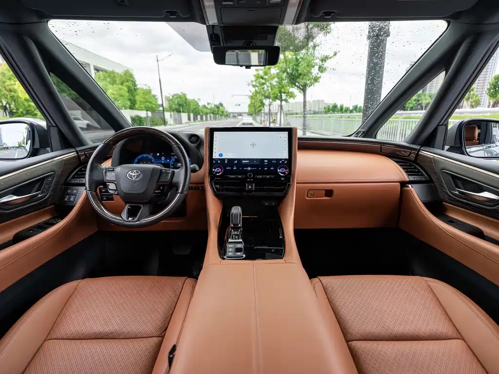 Toyota Alphard — миниатюра 9