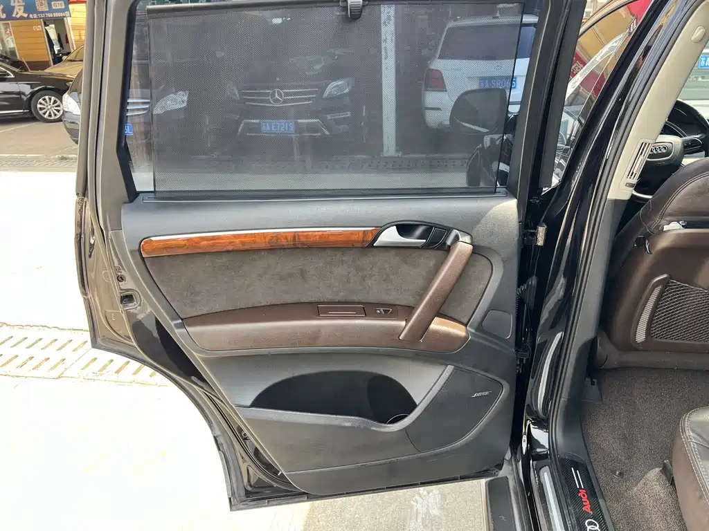 Audi Q7 — миниатюра 10