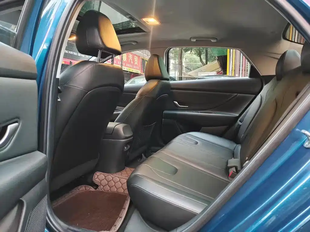 Hyundai Elantra — миниатюра 7