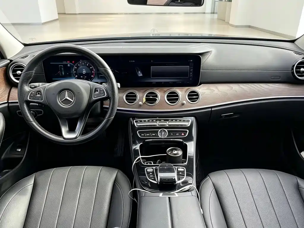 Mercedes-Benz E-Class — миниатюра 7