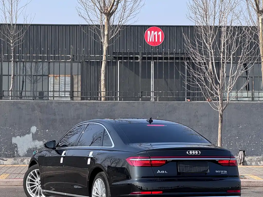 AUDI A8