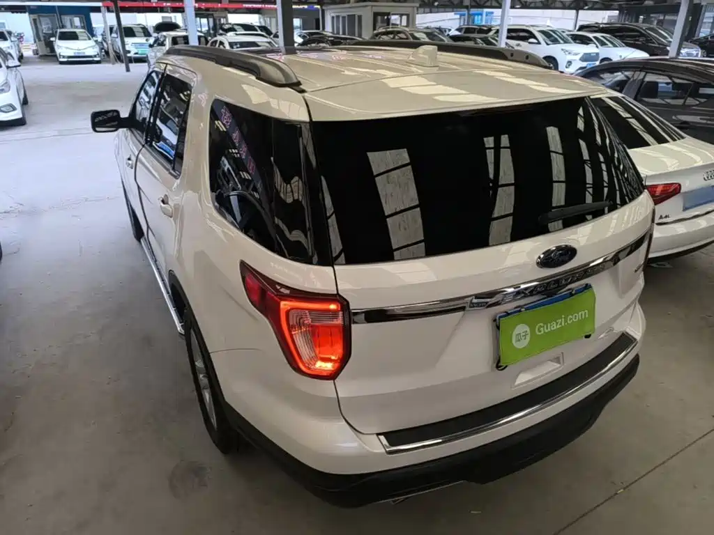 Ford Explorer (Import) — миниатюра 4