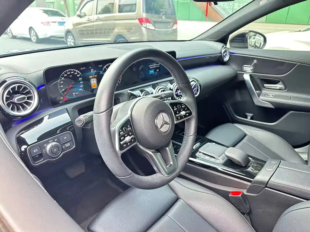 Mercedes-Benz A-Class — миниатюра 10