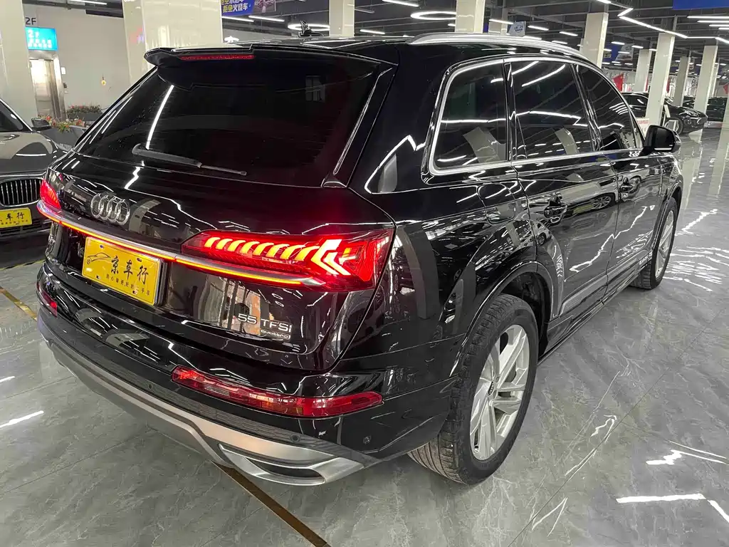 Audi Q7 — миниатюра 13
