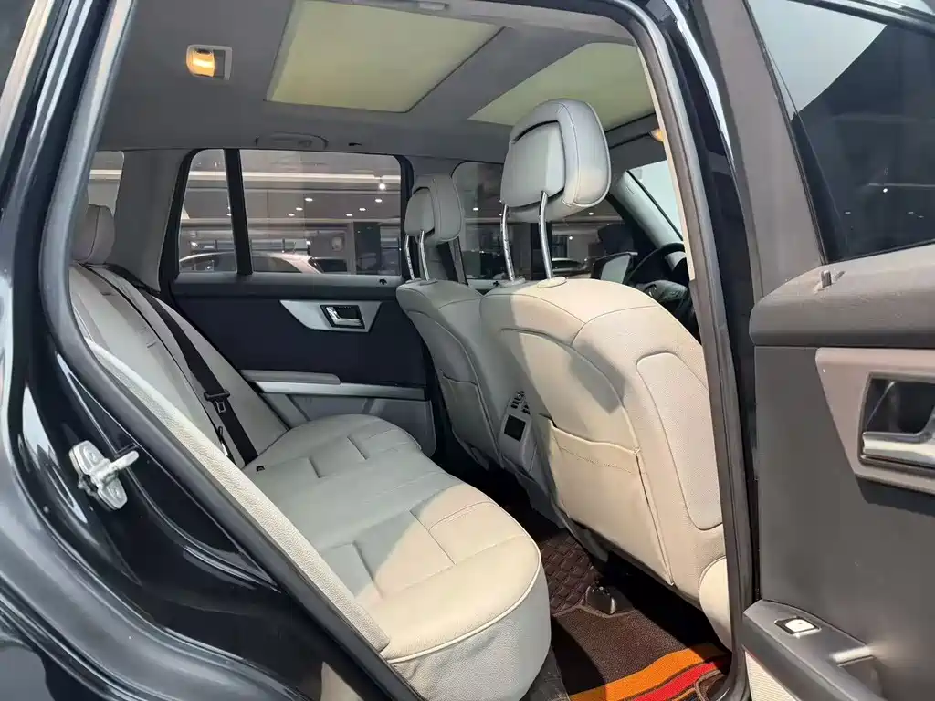 Mercedes-Benz GLK-Class (Import) — миниатюра 10