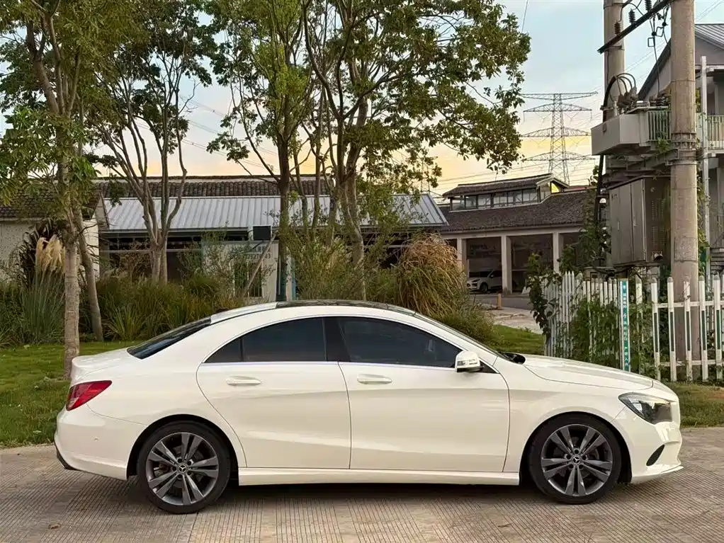 MERCEDES-BENZ CLA