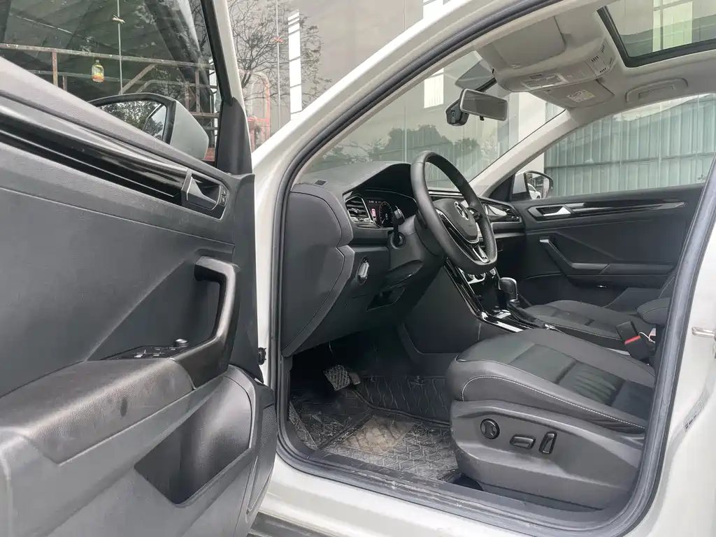 VOLKSWAGEN T ROC EXPLORING SONGS