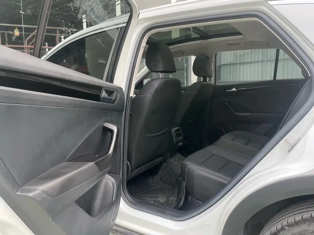 VOLKSWAGEN T ROC EXPLORING SONGS