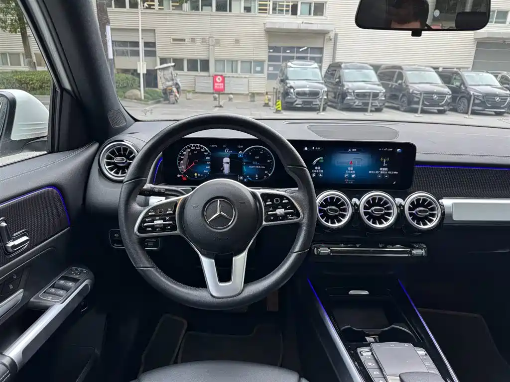 MERCEDES-BENZ GLB