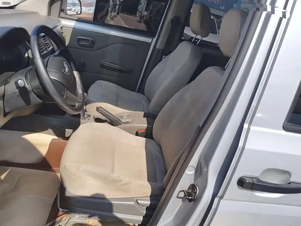 Wuling Rongguang V — миниатюра 15