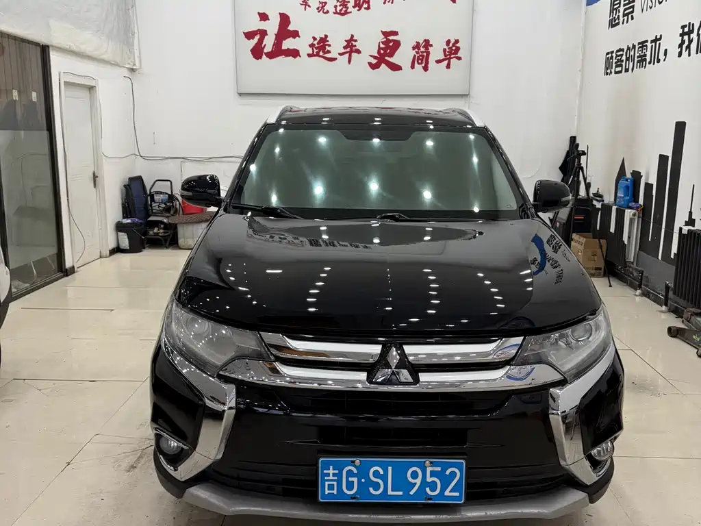 MITSUBISHI OUTLANDER