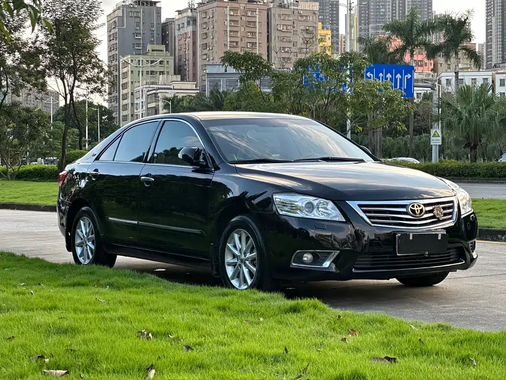 Toyota Camry — миниатюра 3