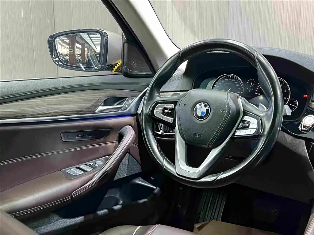 BMW 5 Series — миниатюра 14