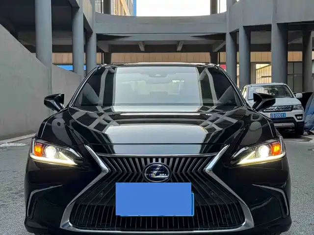 LEXUS ES 2019