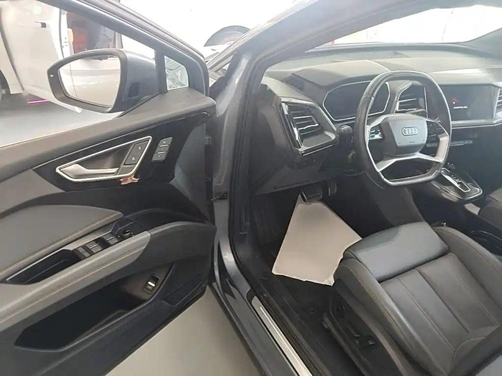 Audi Q4 e-tron — миниатюра 16