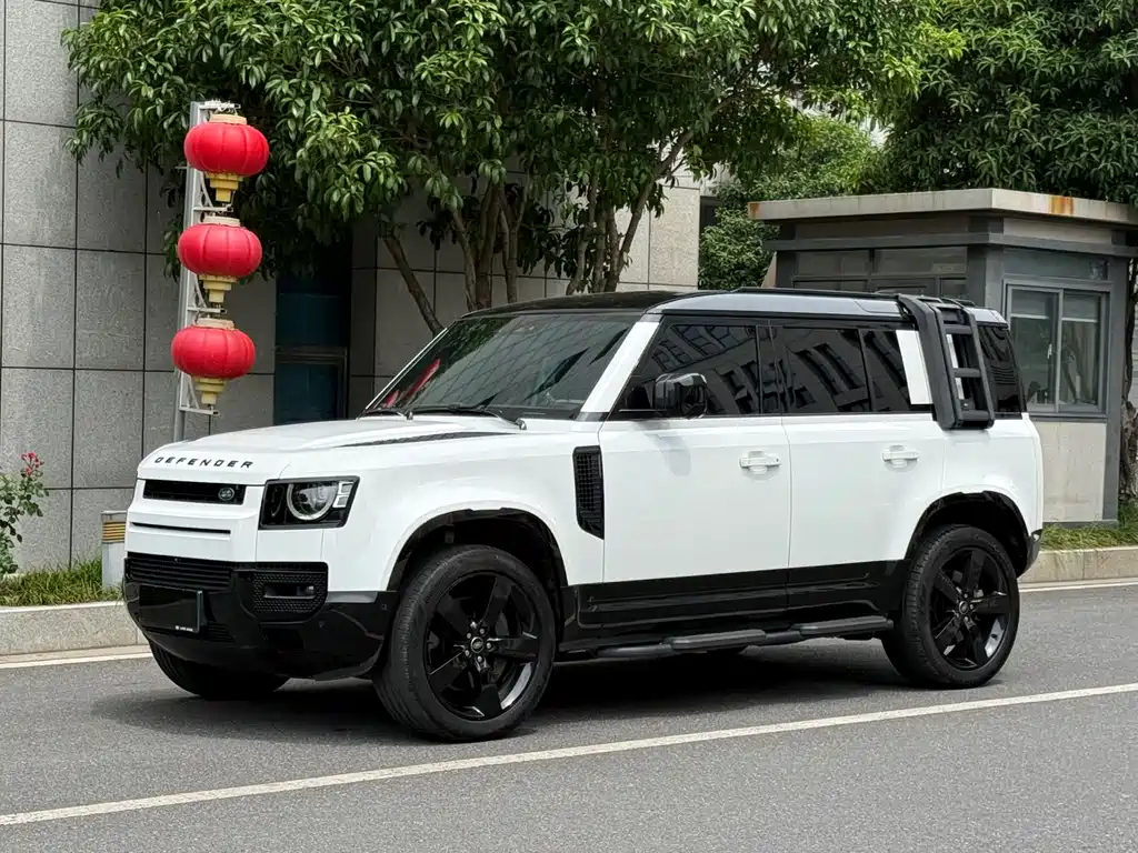Land Rover Defender 2024