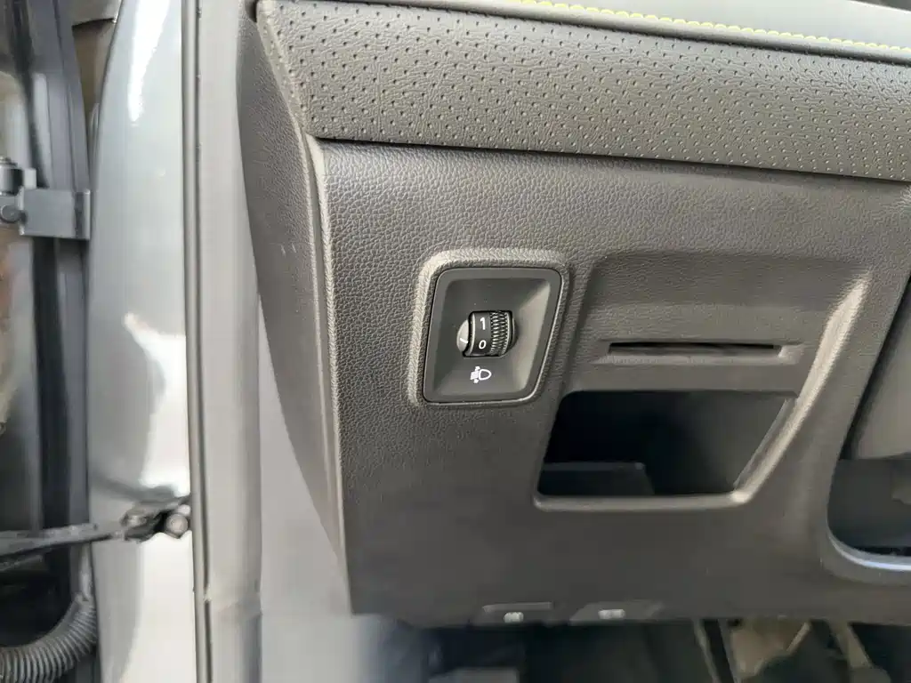 Roewe RX5 — миниатюра 12